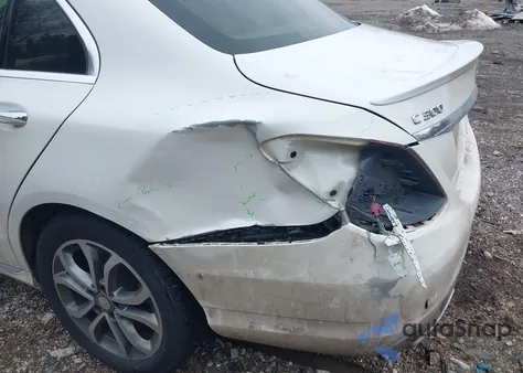 2016 Mercedes-Benz C 300 4Matic z USA, uszkodzony, nr VIN WDDWF4KB5GR126591